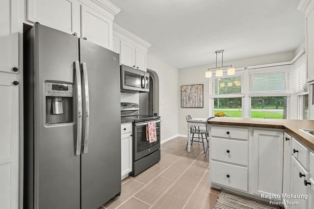 4621 Whitneyville Avenue SE, Ada, MI 49301