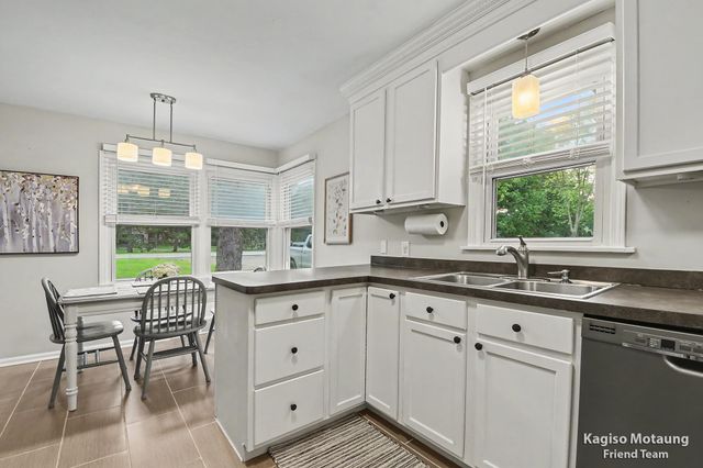 4621 Whitneyville Avenue SE, Ada, MI 49301