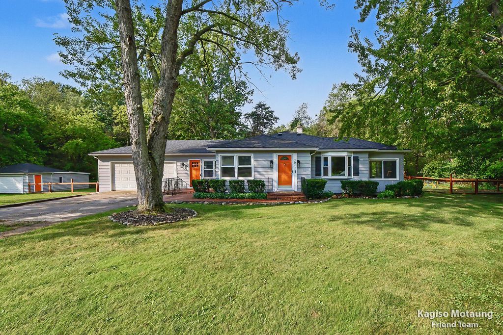 4621 Whitneyville Avenue SE, Ada, MI 49301
