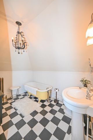 203 N Adams Street, Manchester, NH 03104