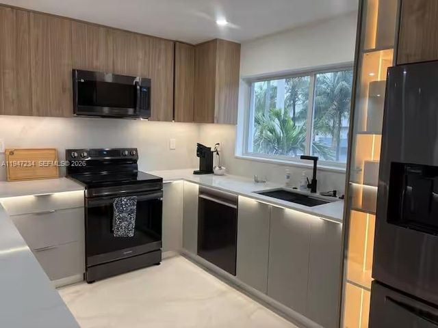 3822 NE 171st St 3822, North Miami Beach, FL 33160