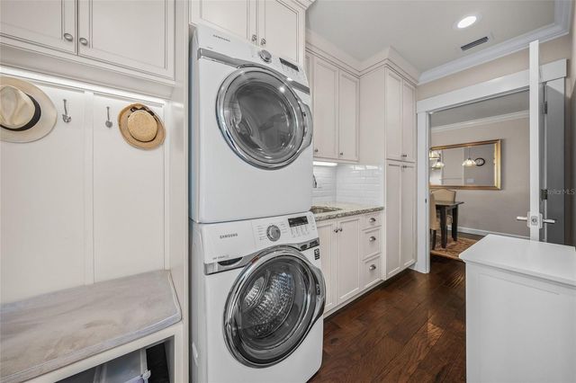 2440 ARLINGTON STREET, Sarasota, FL 34239