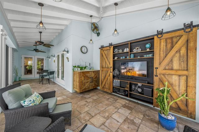 2440 ARLINGTON STREET, Sarasota, FL 34239