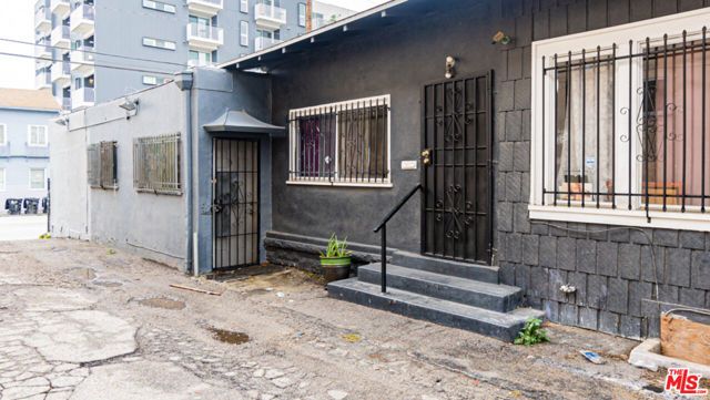 4913 Melrose Avenue, Los Angeles, CA 90029