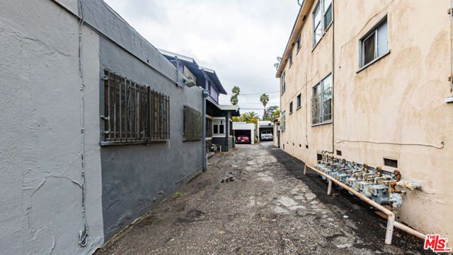 4913 Melrose Avenue, Los Angeles, CA 90029