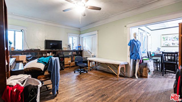 4913 Melrose Avenue, Los Angeles, CA 90029