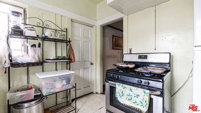 4913 Melrose Avenue, Los Angeles, CA 90029