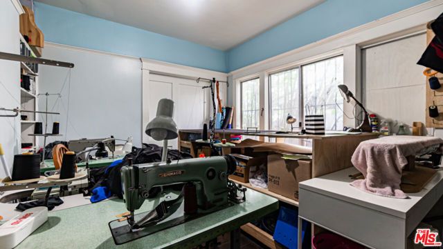 4913 Melrose Avenue, Los Angeles, CA 90029