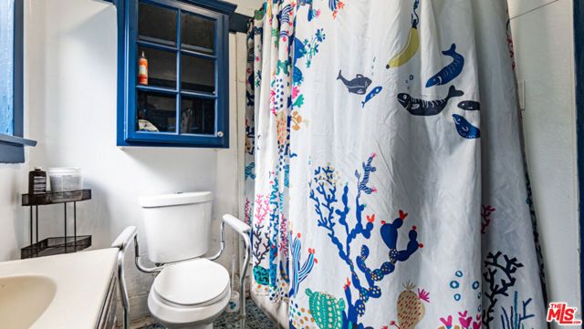 4913 Melrose Avenue, Los Angeles, CA 90029