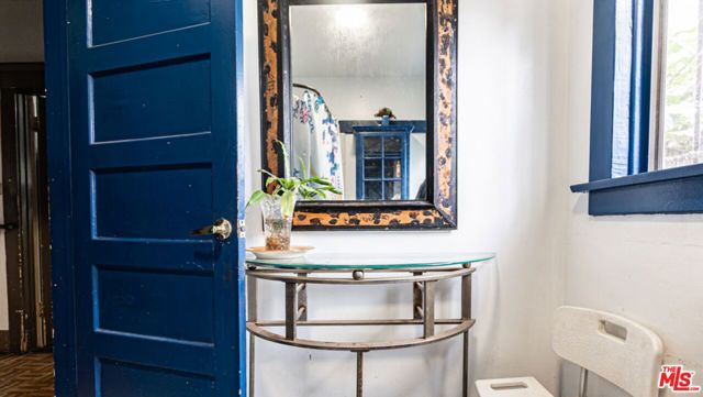 4913 Melrose Avenue, Los Angeles, CA 90029