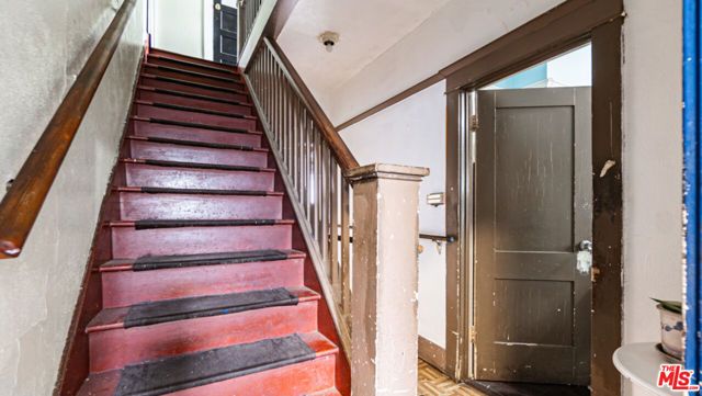 4913 Melrose Avenue, Los Angeles, CA 90029