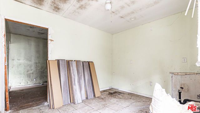 4913 Melrose Avenue, Los Angeles, CA 90029