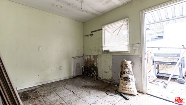 4913 Melrose Avenue, Los Angeles, CA 90029