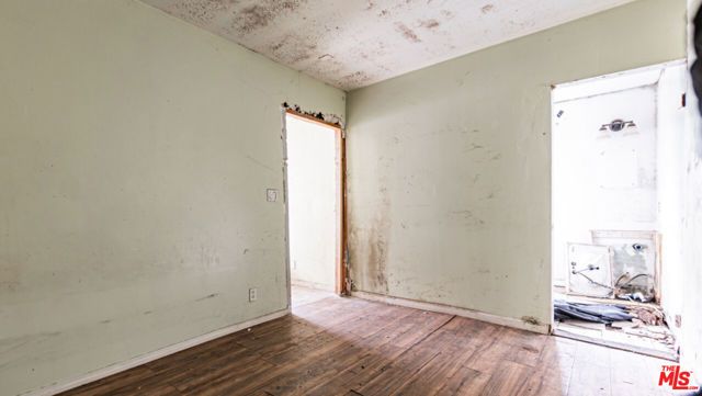 4913 Melrose Avenue, Los Angeles, CA 90029