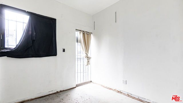 4913 Melrose Avenue, Los Angeles, CA 90029