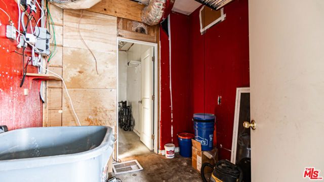 4913 Melrose Avenue, Los Angeles, CA 90029