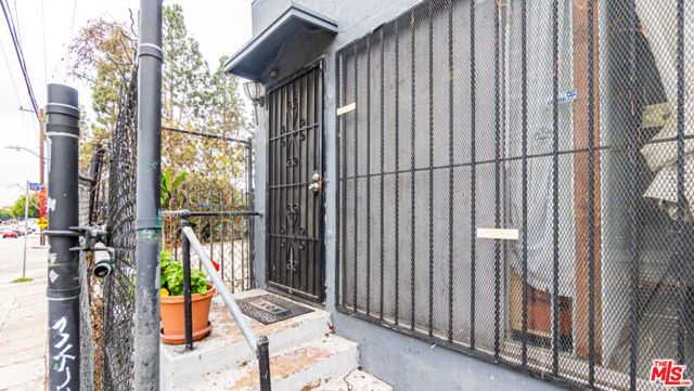 4913 Melrose Avenue, Los Angeles, CA 90029