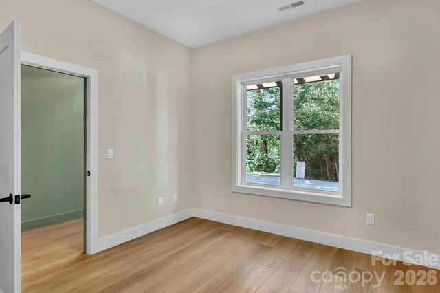 34 Mountain View Road, Asheville, NC 28805