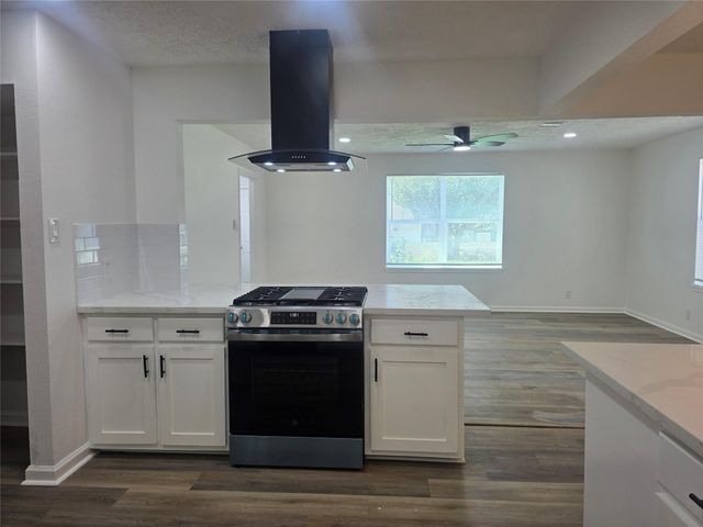 5102 Avenue L, Galveston, TX 77551