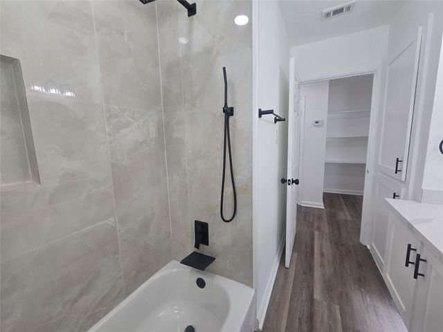 5102 Avenue L, Galveston, TX 77551