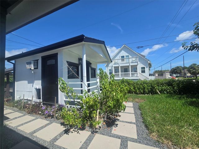 5102 Avenue L, Galveston, TX 77551
