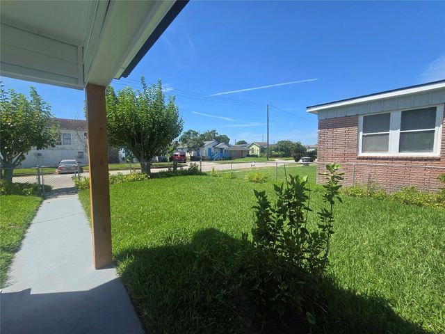 5102 Avenue L, Galveston, TX 77551