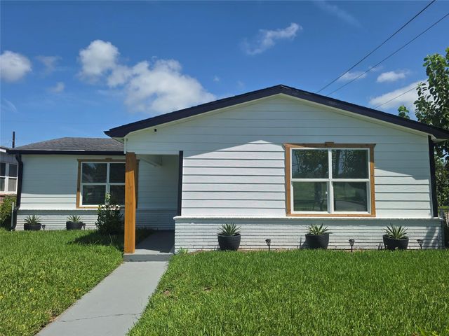5102 Avenue L, Galveston, TX 77551