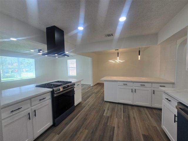 5102 Avenue L, Galveston, TX 77551
