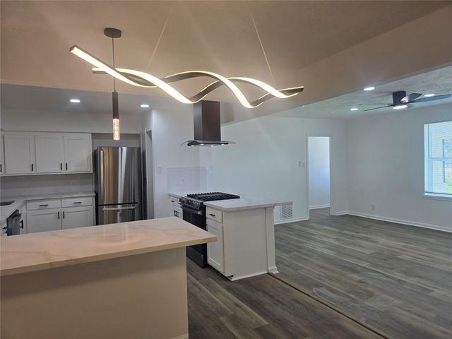 5102 Avenue L, Galveston, TX 77551