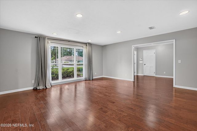 8677 SAN SERVERA Drive W, Jacksonville, FL 32217
