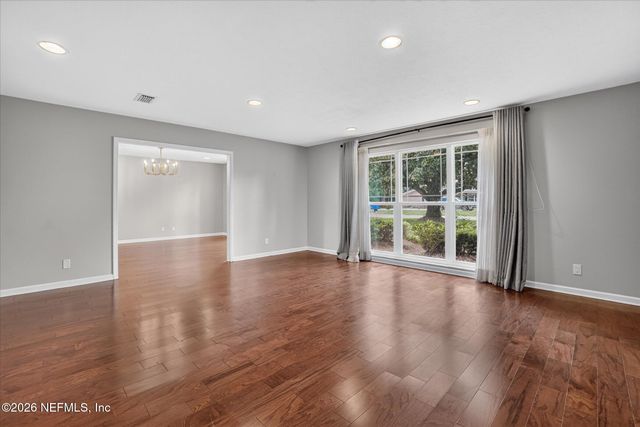 8677 SAN SERVERA Drive W, Jacksonville, FL 32217