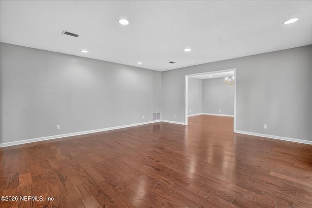 8677 SAN SERVERA Drive W, Jacksonville, FL 32217