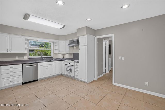 8677 SAN SERVERA Drive W, Jacksonville, FL 32217