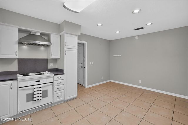 8677 SAN SERVERA Drive W, Jacksonville, FL 32217