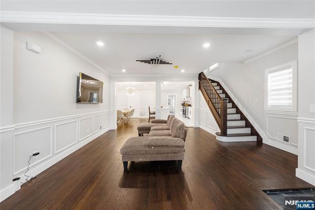 207 Post Avenue, Lyndhurst, NJ 07071