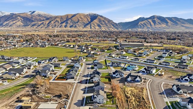 661 W 20 N, Hyrum, UT 84319