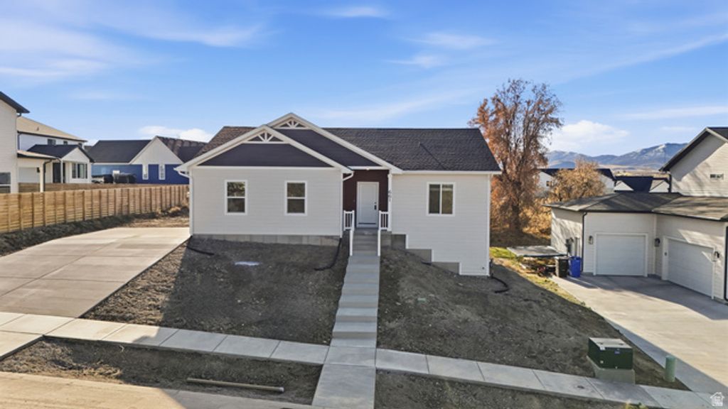 661 W 20 N, Hyrum, UT 84319
