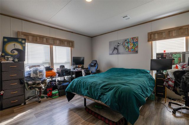 230 Sunkist DR, Lockhart, TX 78644
