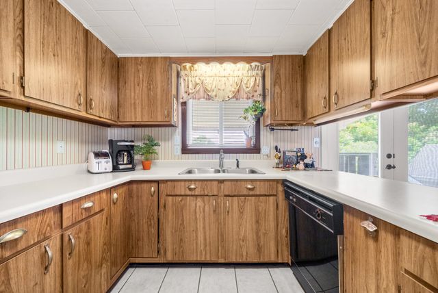 1060 Cypress Rd, Buchanan, TN 38222