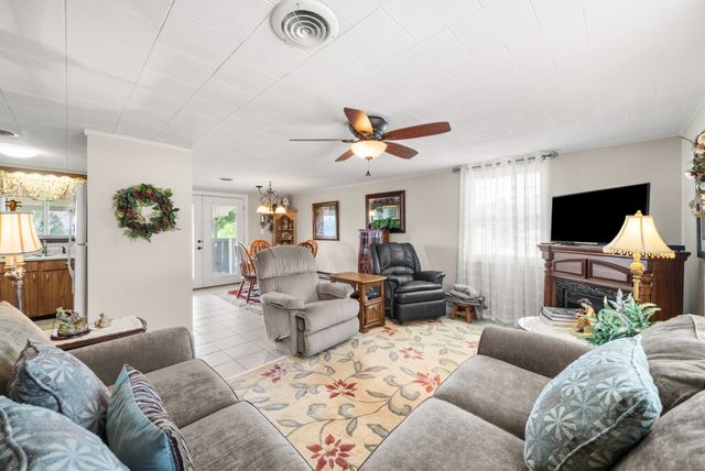 1060 Cypress Rd, Buchanan, TN 38222