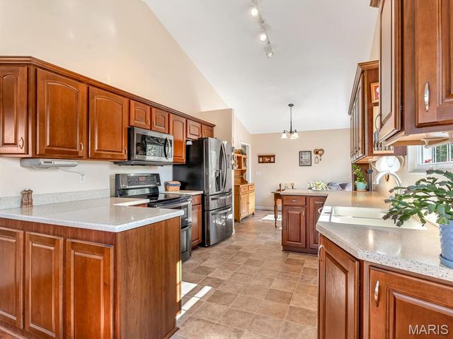 2557 Spyglass Court, Edwardsville, IL 62025