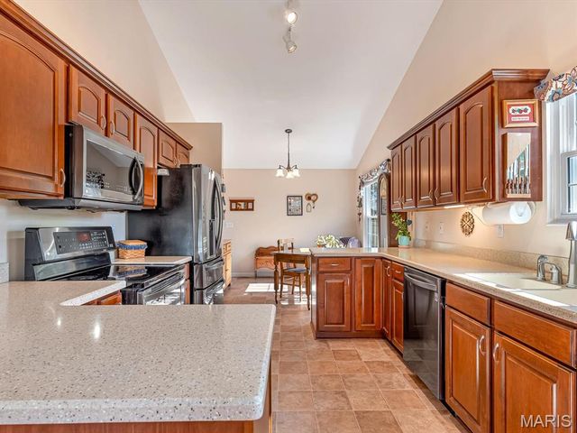 2557 Spyglass Court, Edwardsville, IL 62025