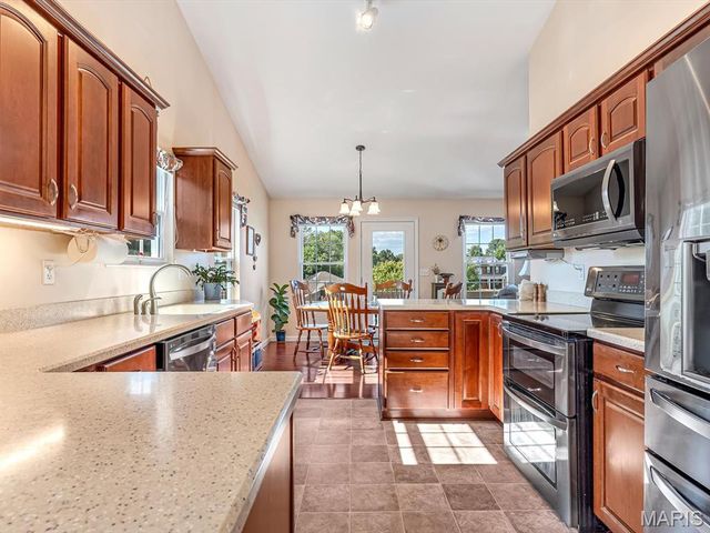 2557 Spyglass Court, Edwardsville, IL 62025