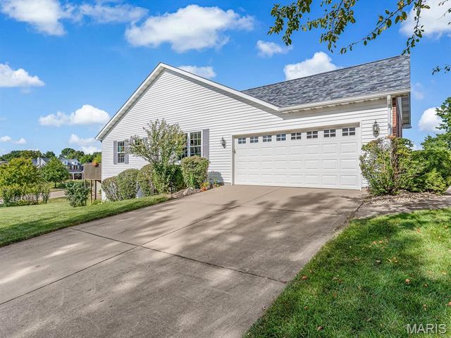 2557 Spyglass Court, Edwardsville, IL 62025