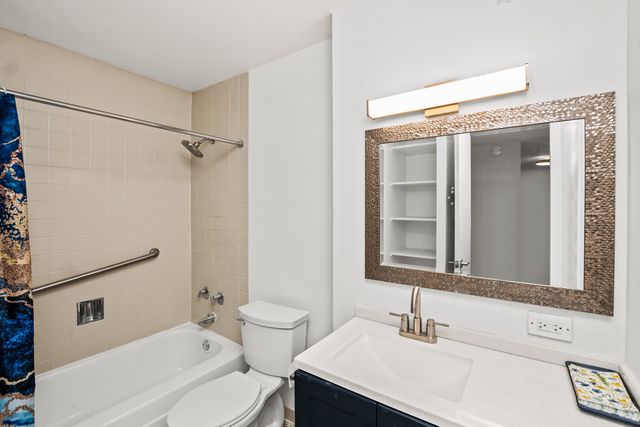 6700 S South Shore Drive 2J, Chicago, IL 60649