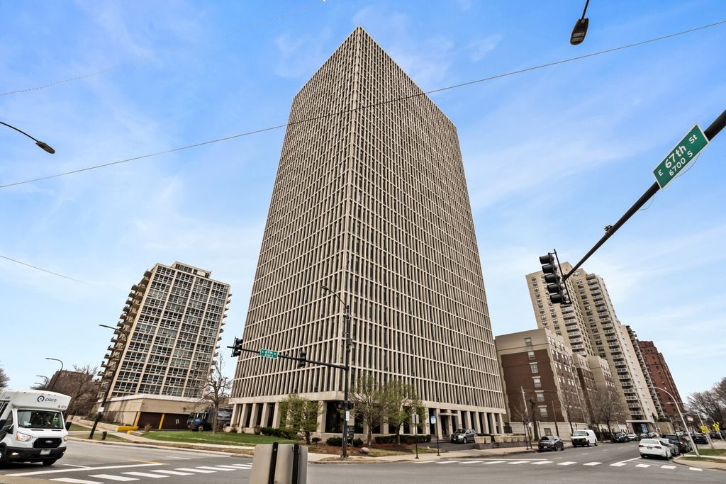 6700 S South Shore Drive 2J, Chicago, IL 60649