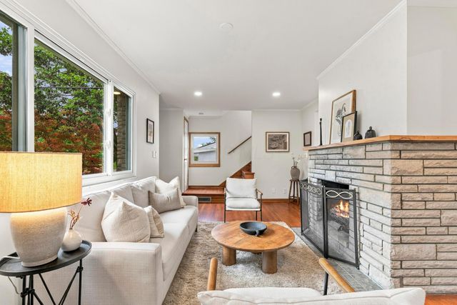 2047 Mccoy Road, Upper Arlington, OH 43220