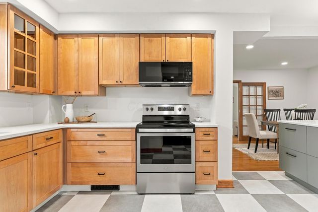 2047 Mccoy Road, Upper Arlington, OH 43220