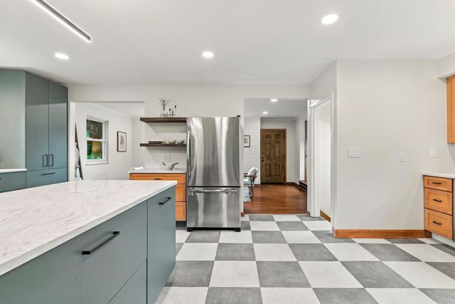 2047 Mccoy Road, Upper Arlington, OH 43220