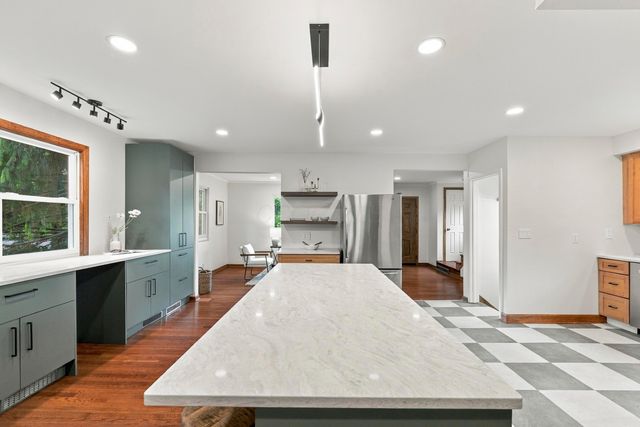 2047 Mccoy Road, Upper Arlington, OH 43220